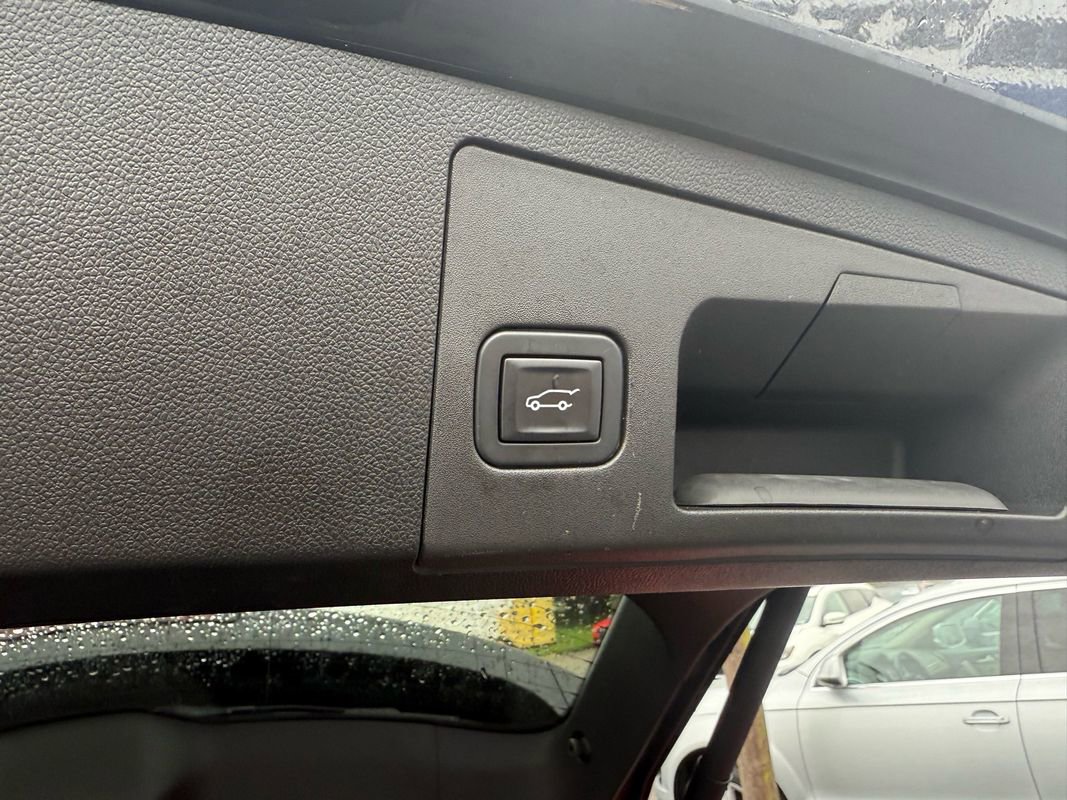 Used 2019 Cadillac XT4 Premium Luxury image 9