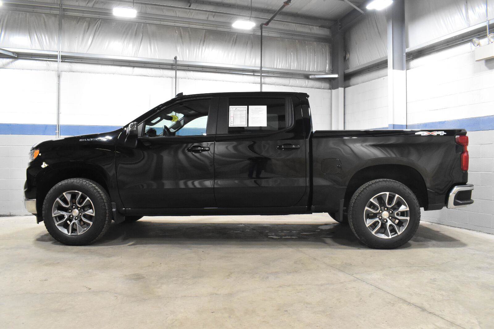 Used 2024 Chevrolet Silverado 1500 LT AWD/4WD image 20