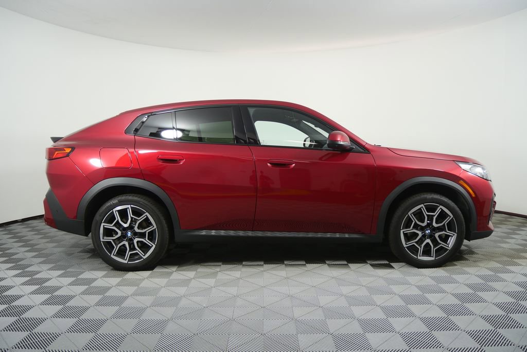 Certified 2025 BMW X2 xDrive28i AWD/4WD image 2