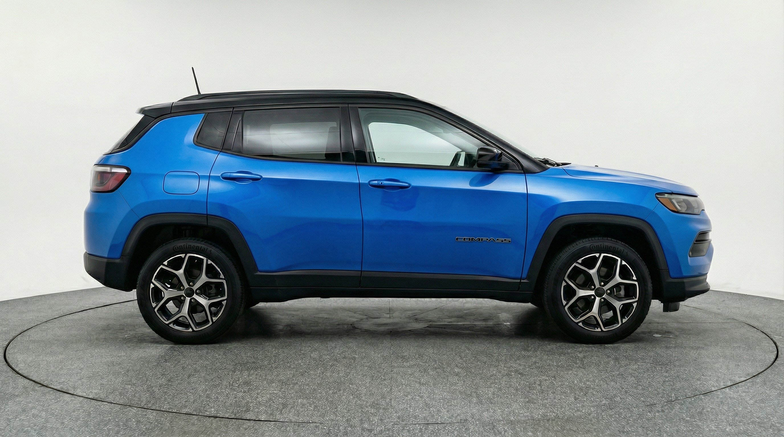 Used 2025 Jeep Compass Limited image 11