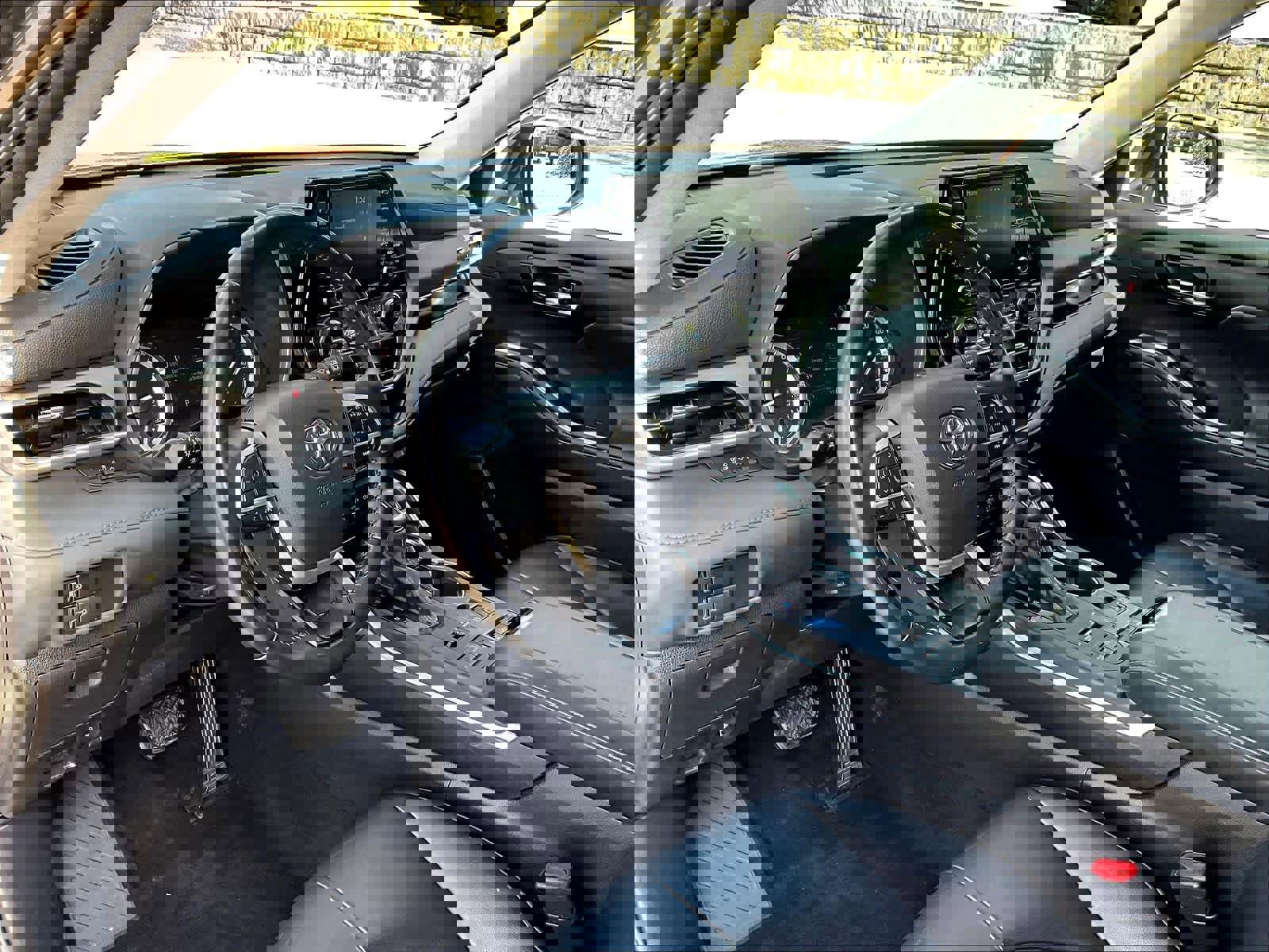 Used 2022 Toyota Highlander XLE image 8