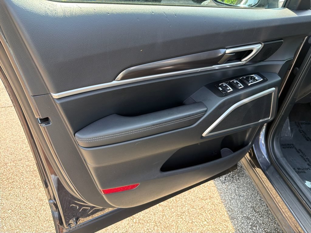 Used 2025 Kia Telluride LX FWD image 10