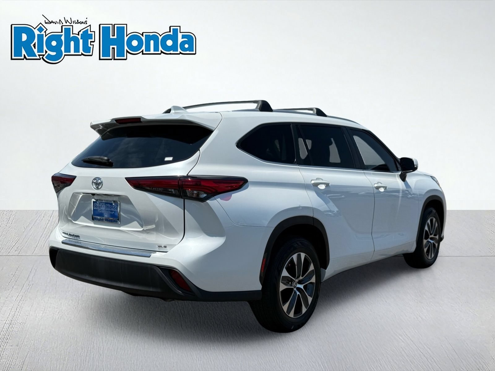 Used 2023 Toyota Highlander XLE FWD image 8