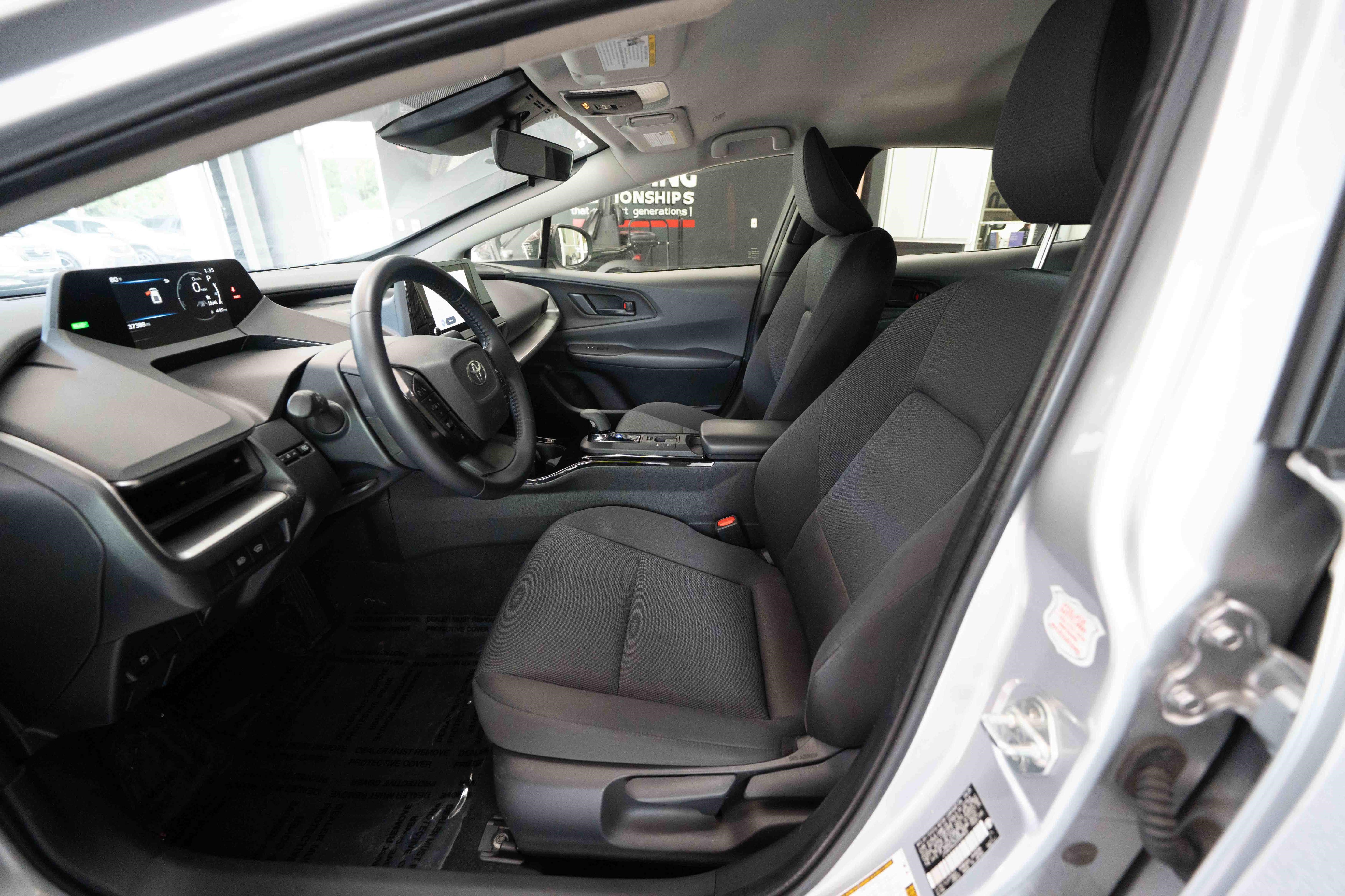Used 2025 Toyota Prius LE FWD image 9