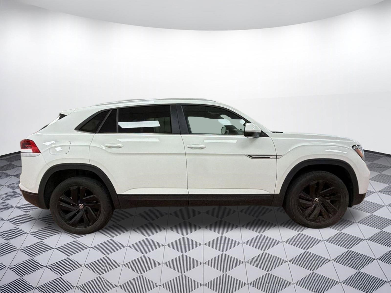 Used 2023 Volkswagen Atlas Cross Sport SE w/ Black Wheel Package image 7