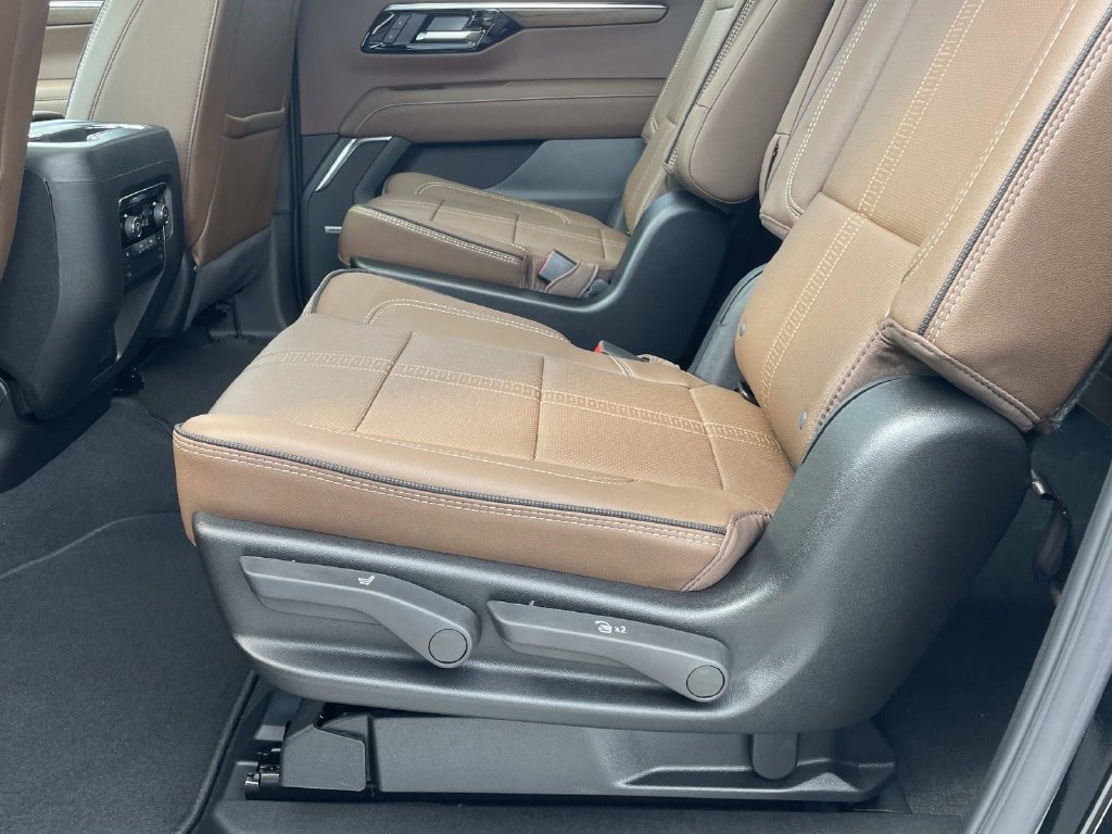 New 2026 Chevrolet Suburban High Country w/ Sun And Tow Package AWD/4WD image 14