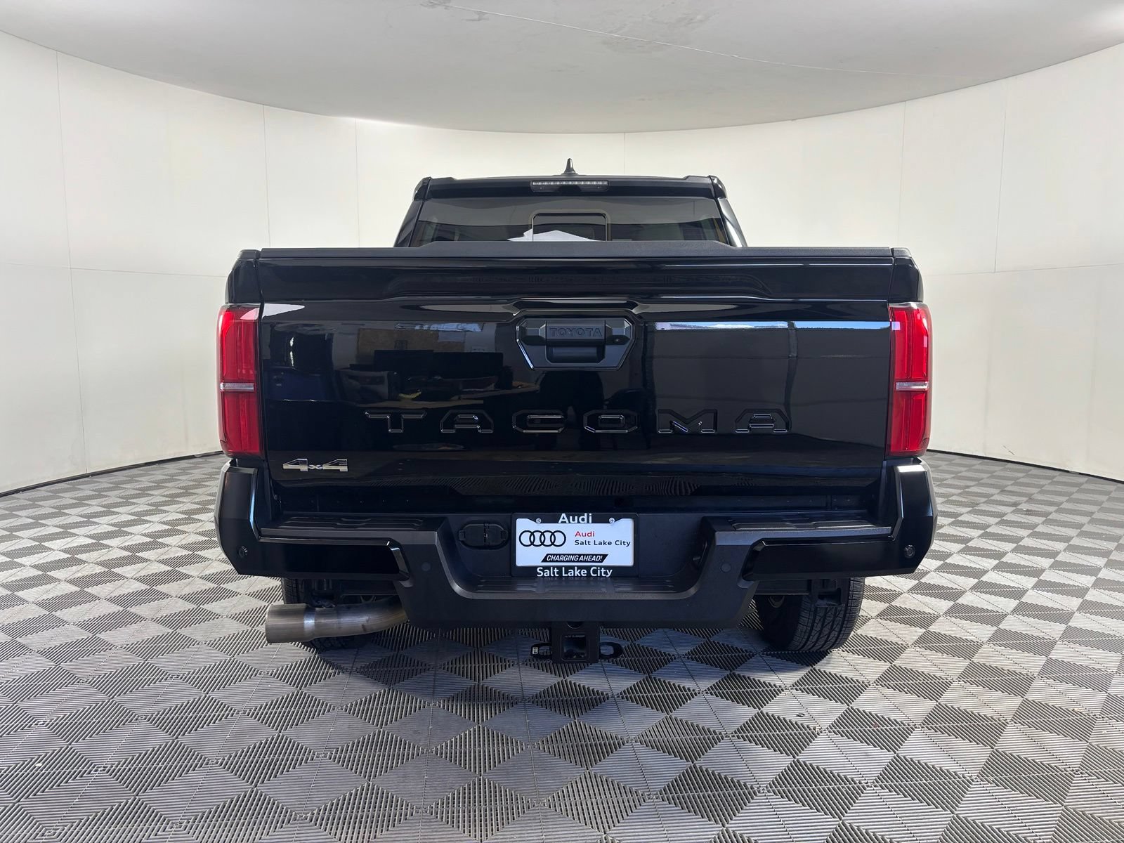 Used 2025 Toyota Tacoma SR5 AWD/4WD image 5