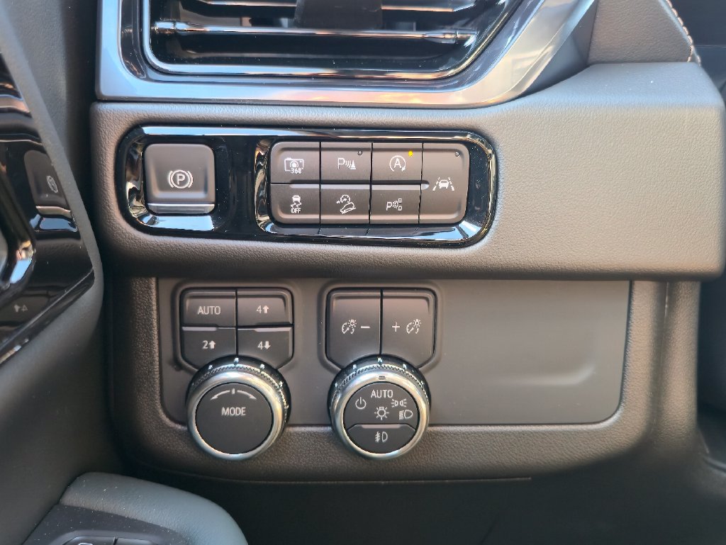 Certified 2025 GMC Yukon AT4 AWD/4WD image 18