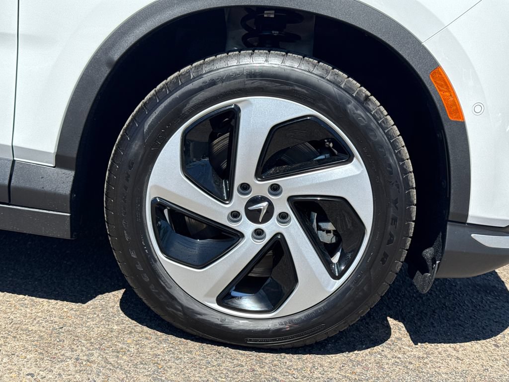 New 2027 VinFast VF 8 Eco AWD/4WD image 7