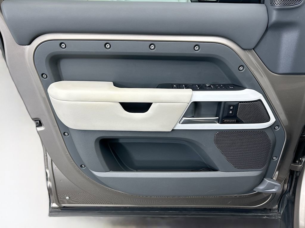 Used 2023 Land Rover Defender 110 X-Dynamic SE image 23