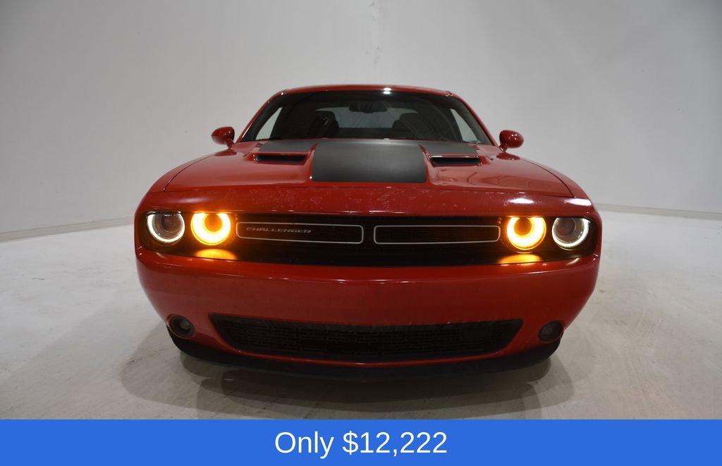 Used 2015 Dodge Challenger SXT w/ Driver Convenience Group image 2
