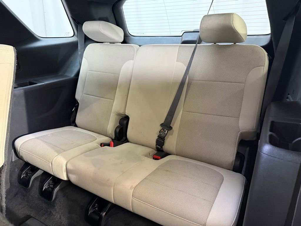 Used 2022 Chevrolet Traverse LS FWD image 17