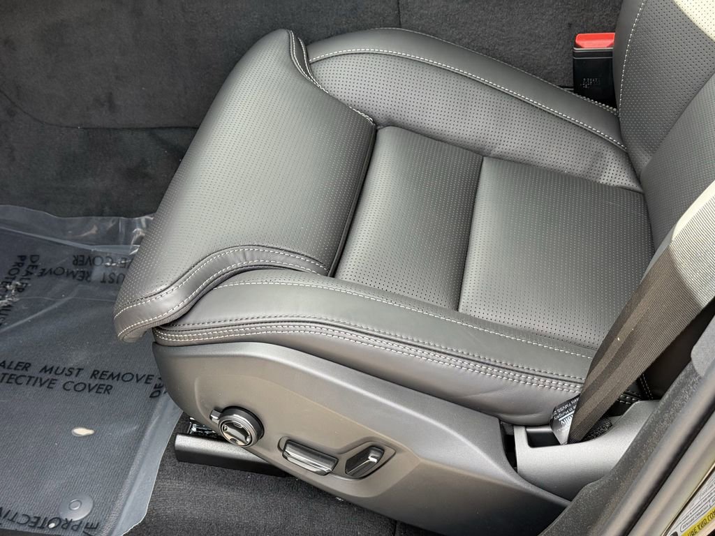 New 2026 Volvo XC60 B5 Ultra w/ Protection Package Premier image 16