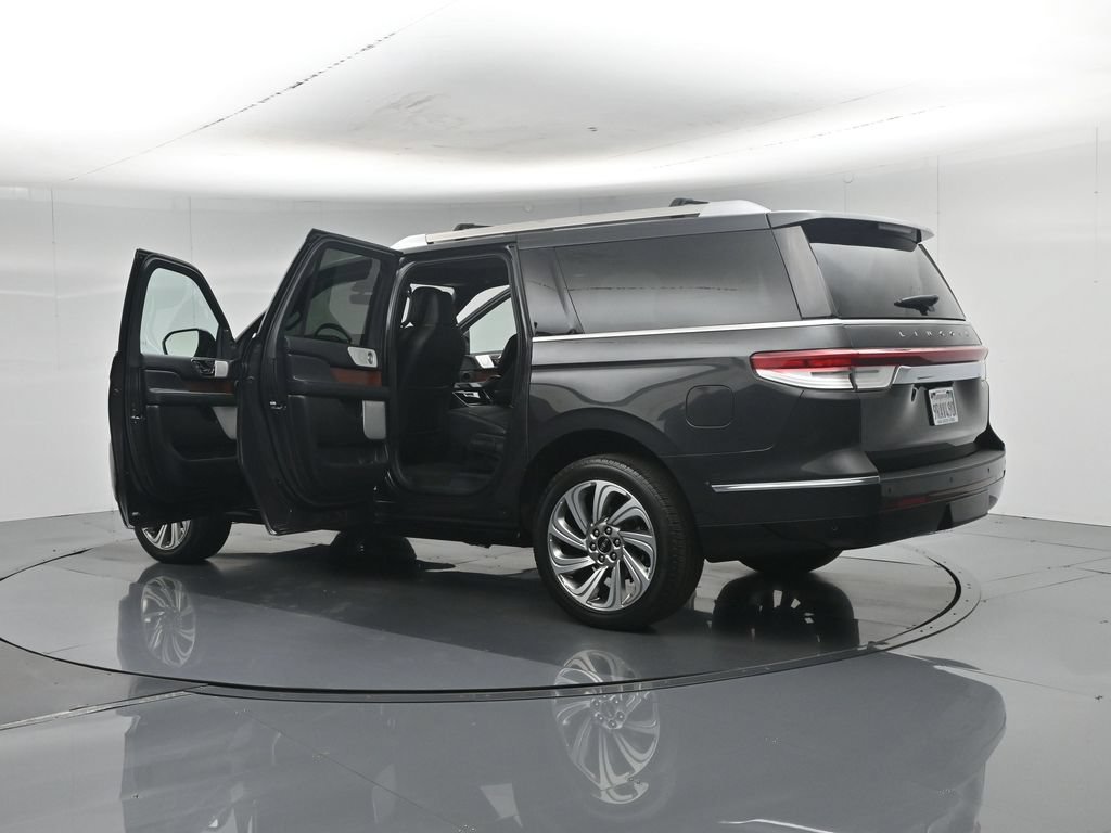 Used 2023 Lincoln Navigator L Reserve AWD/4WD image 38