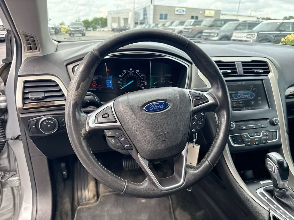 Used 2016 Ford Fusion SE w/ Equipment Group 202A FWD image 11