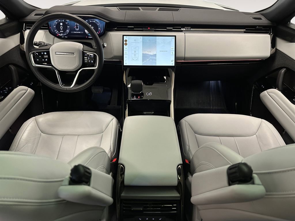 Used 2025 Land Rover Range Rover Sport SE image 10
