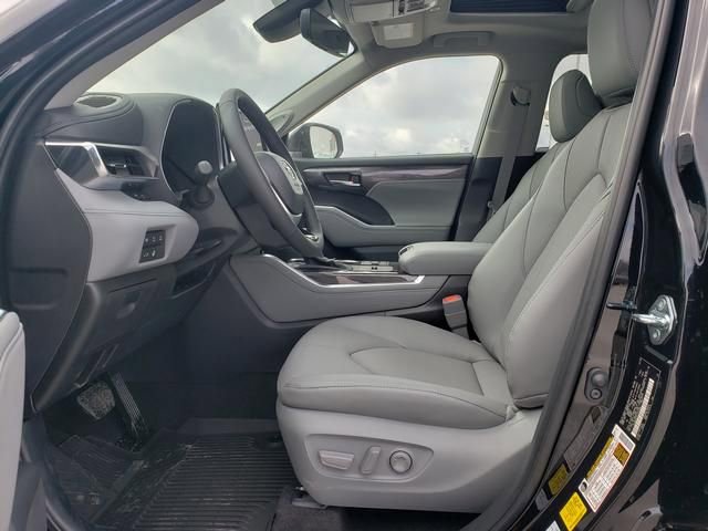 New 2026 Toyota Highlander Limited image 10