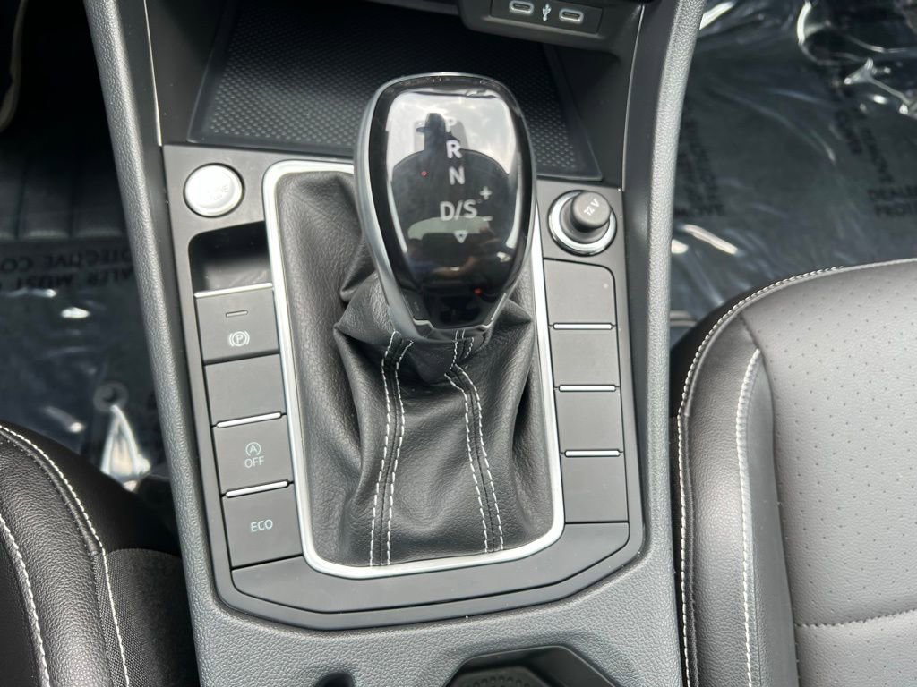 Used 2024 Volkswagen Jetta SE w/ Panoramic Sunroof Package image 39