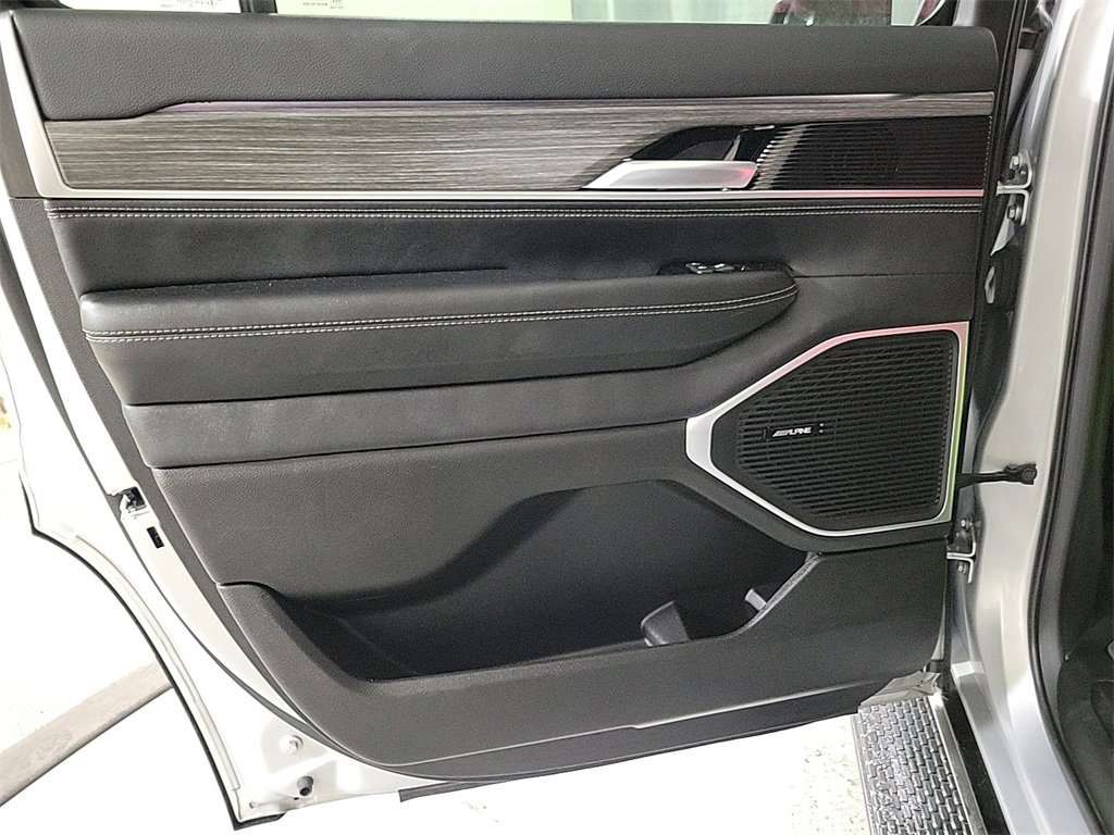 Used 2024 Jeep Wagoneer Series III image 27