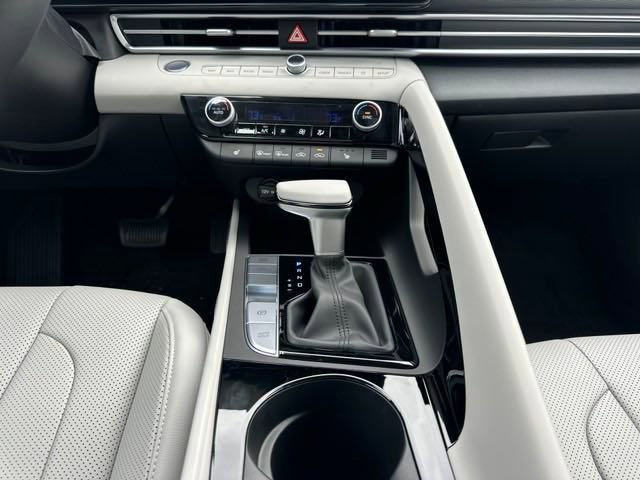 New 2025 Hyundai Elantra Limited image 15
