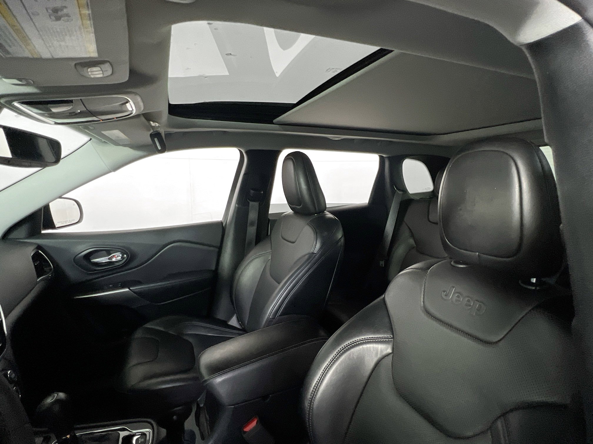 Used 2022 Jeep Cherokee Limited image 21