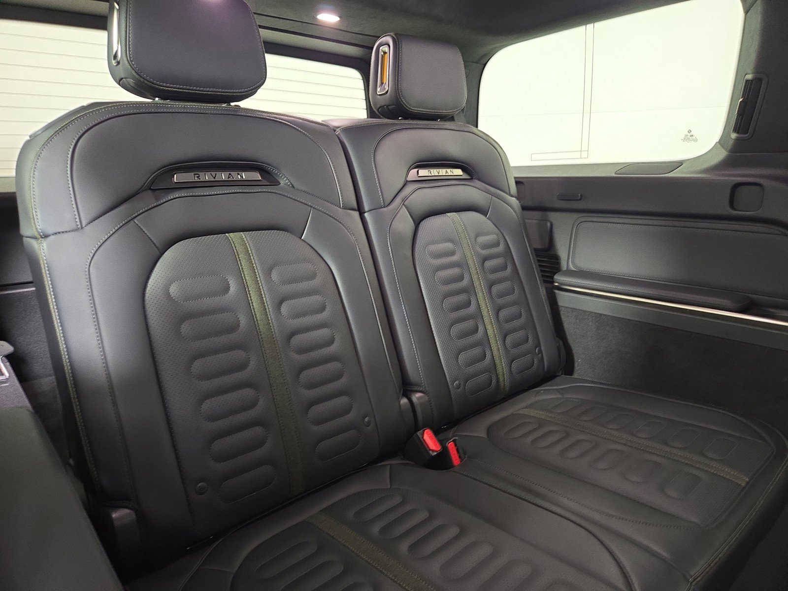 Used 2024 Rivian R1S Adventure AWD/4WD image 25