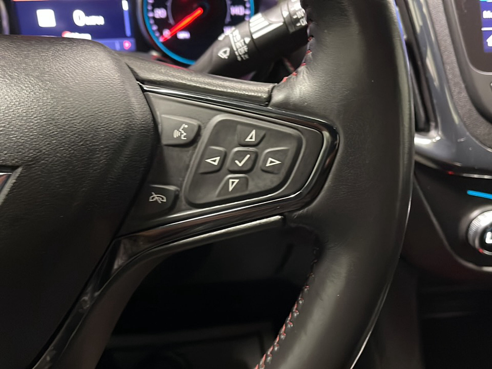 Used 2022 Chevrolet Equinox RS w/ RS Leather Package FWD image 7