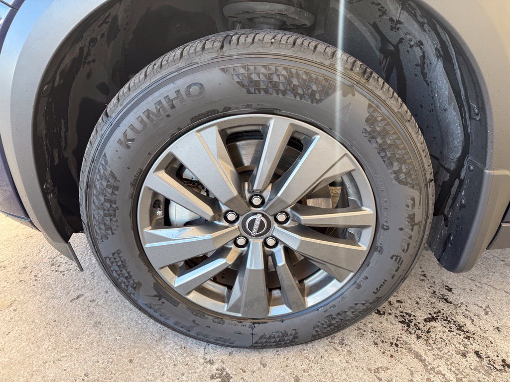 Used 2024 Nissan Pathfinder SV AWD/4WD image 11