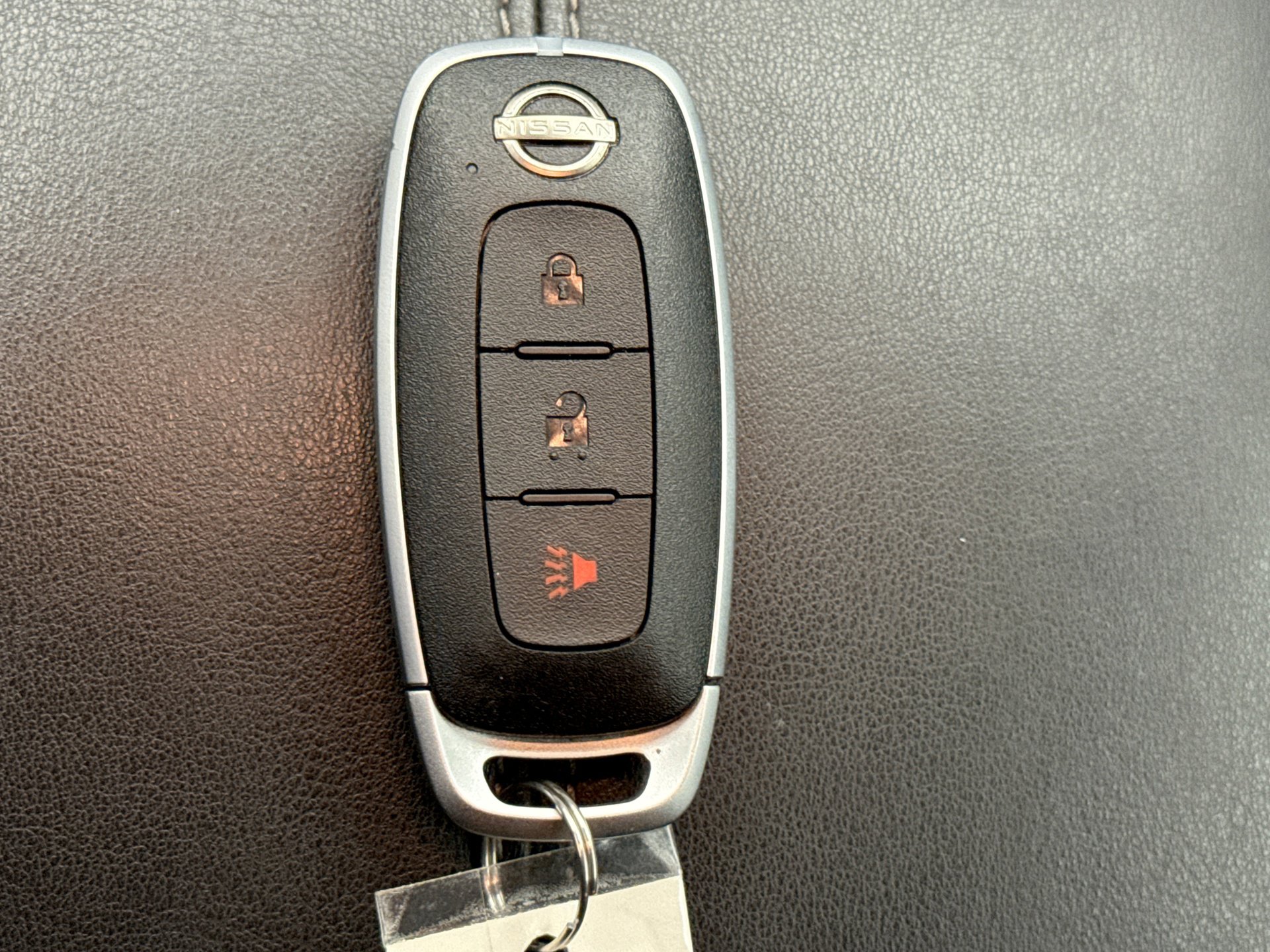 Used 2024 Nissan Pathfinder S image 23