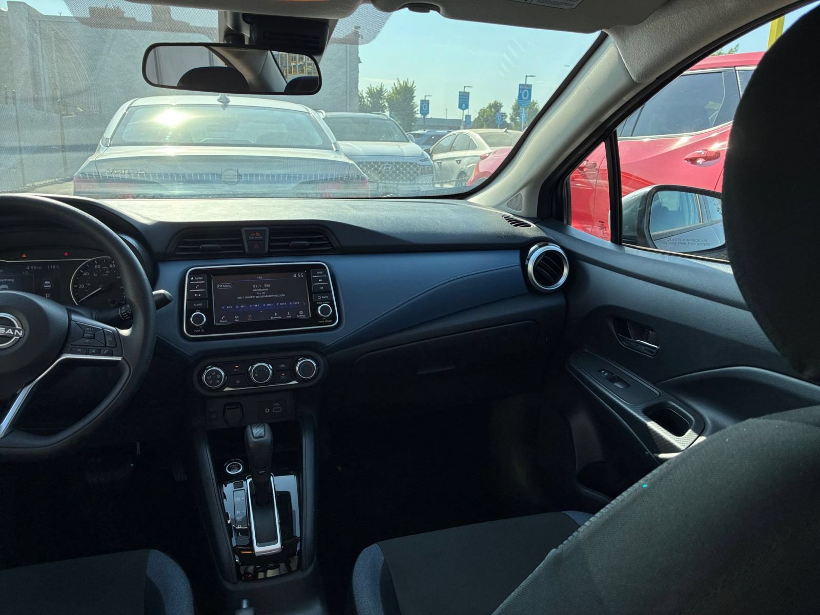 Used 2025 Nissan Versa SV FWD image 32