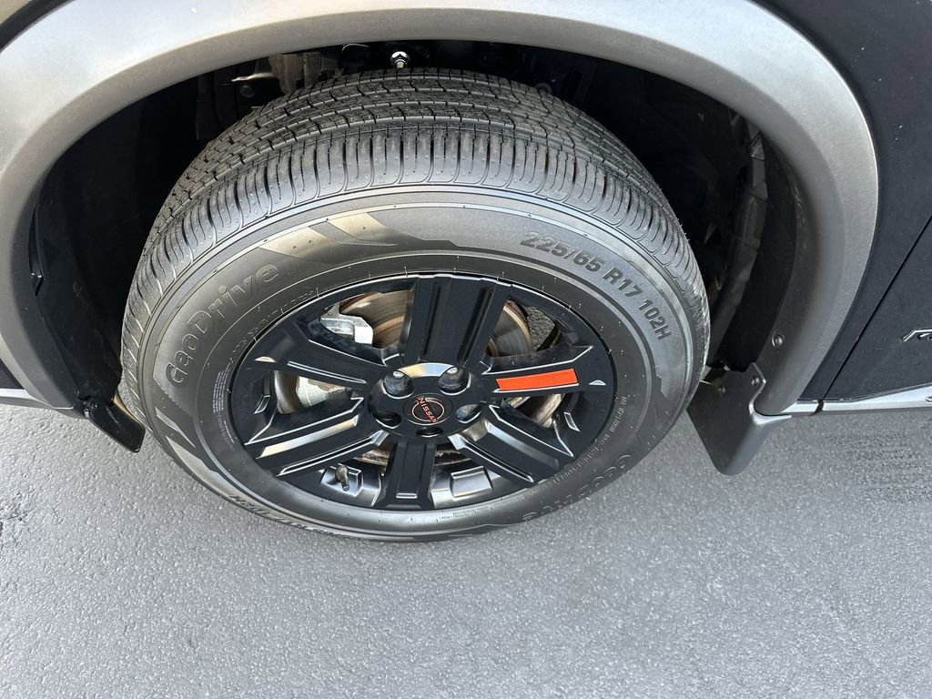 Used 2025 Nissan Rogue SV AWD/4WD image 10