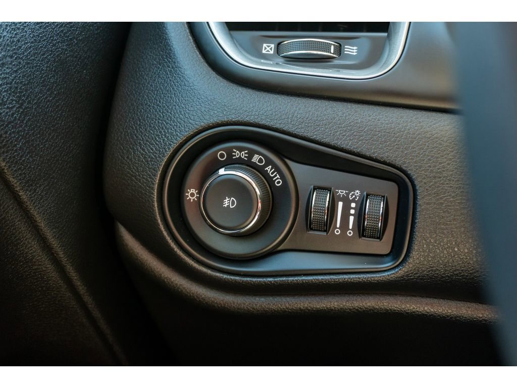 Used 2022 Jeep Renegade Latitude image 27