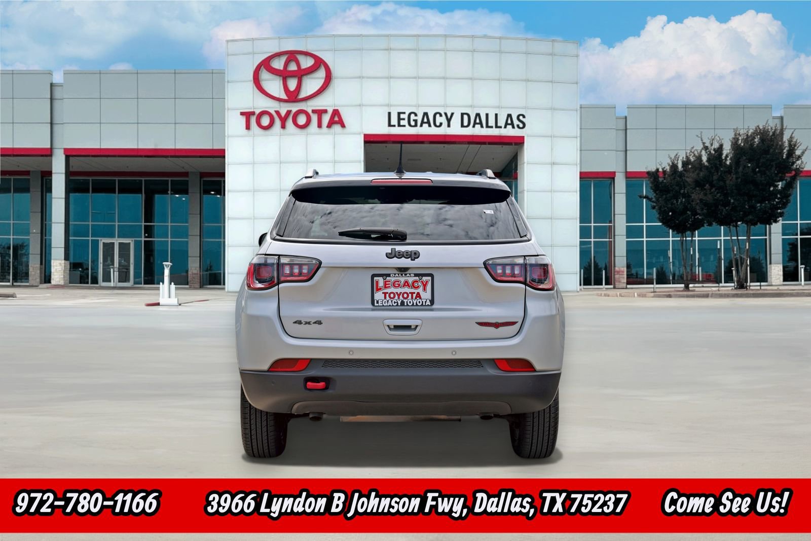 Used 2024 Jeep Compass Trailhawk image 8