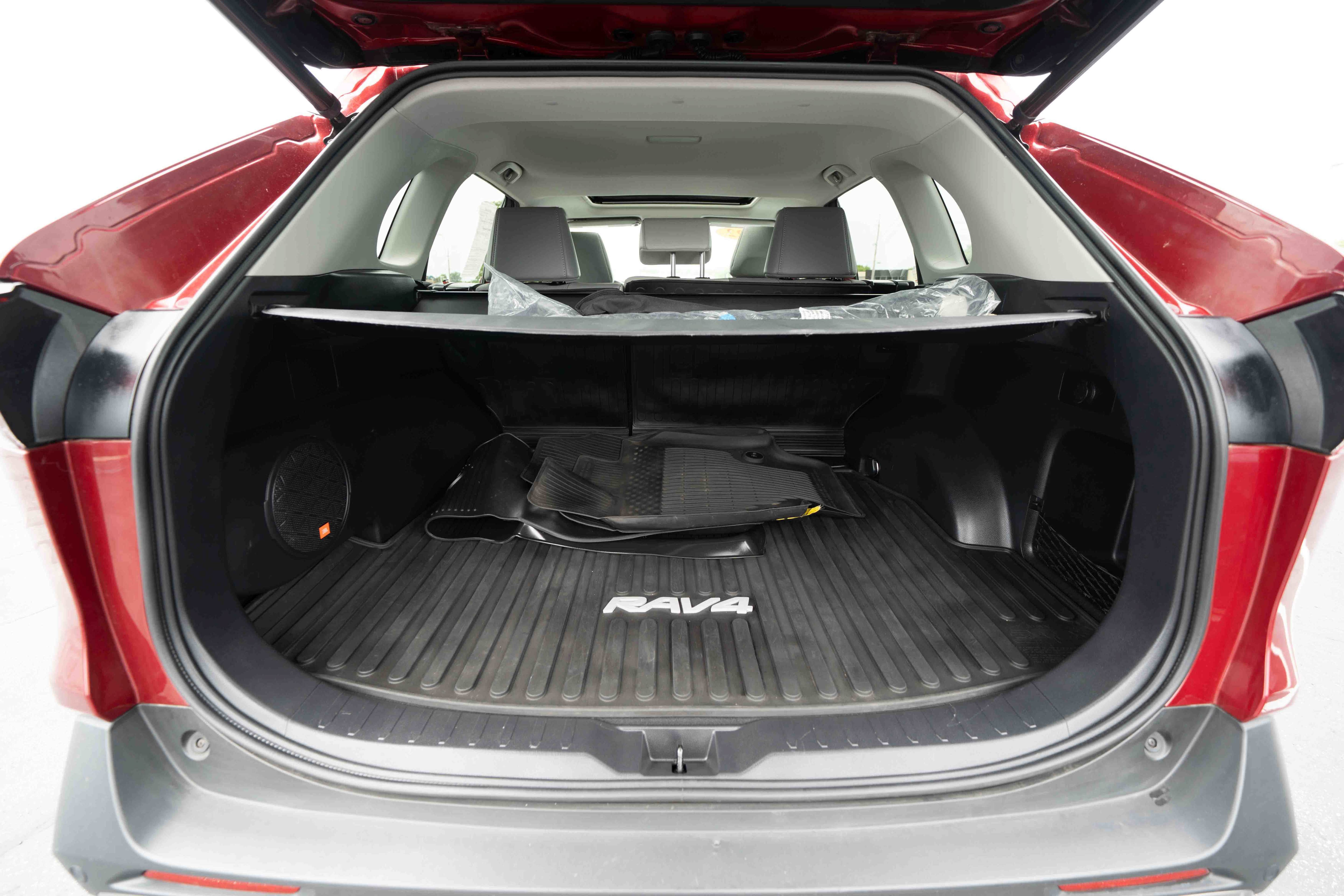 Used 2022 Toyota RAV4 Limited w/ Limited Grade Weather Package AWD/4WD image 28