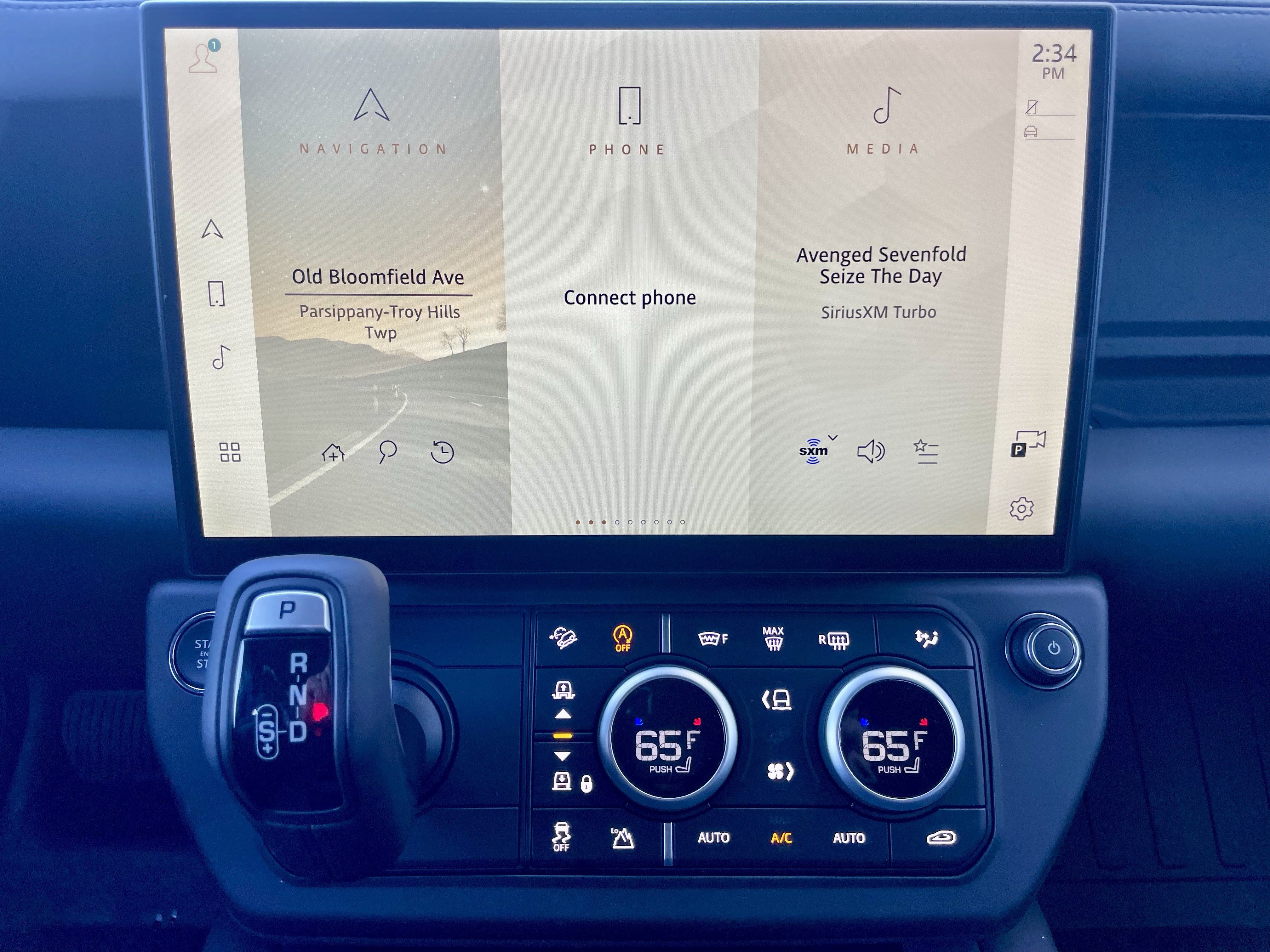 New 2026 Land Rover Defender 130 X-Dynamic SE image 19