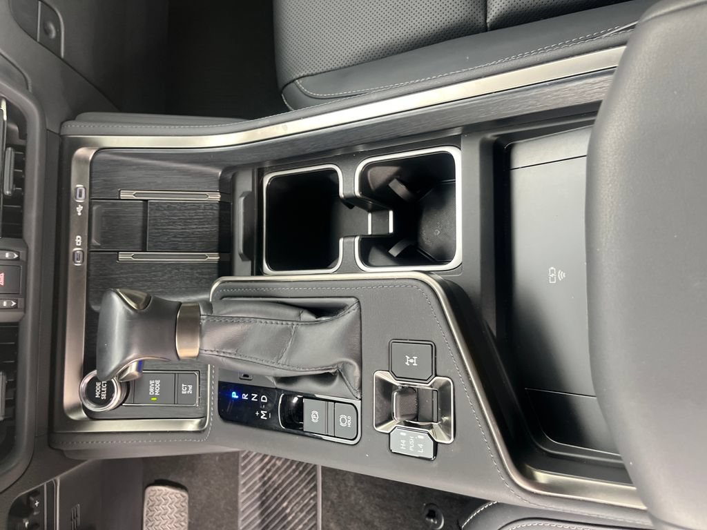 Used 2024 Lexus GX 550 w/ Accessory Package (2T) AWD/4WD image 29