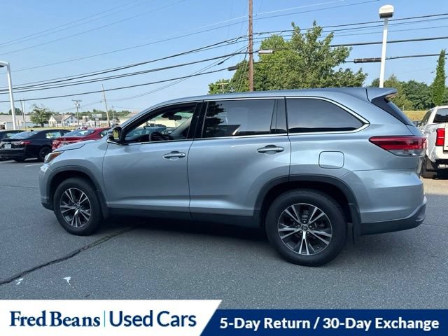 Used 2019 Toyota Highlander LE AWD/4WD image 18