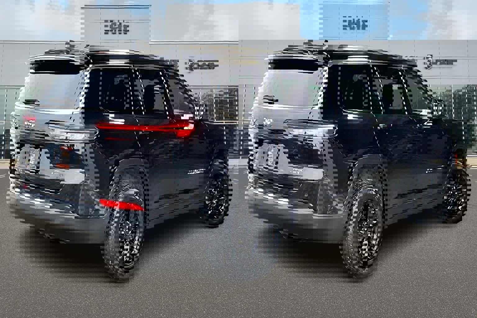 Used 2023 Jeep Grand Cherokee L Laredo image 23