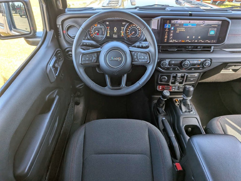 Used 2025 Jeep Wrangler Unlimited Rubicon AWD/4WD image 15