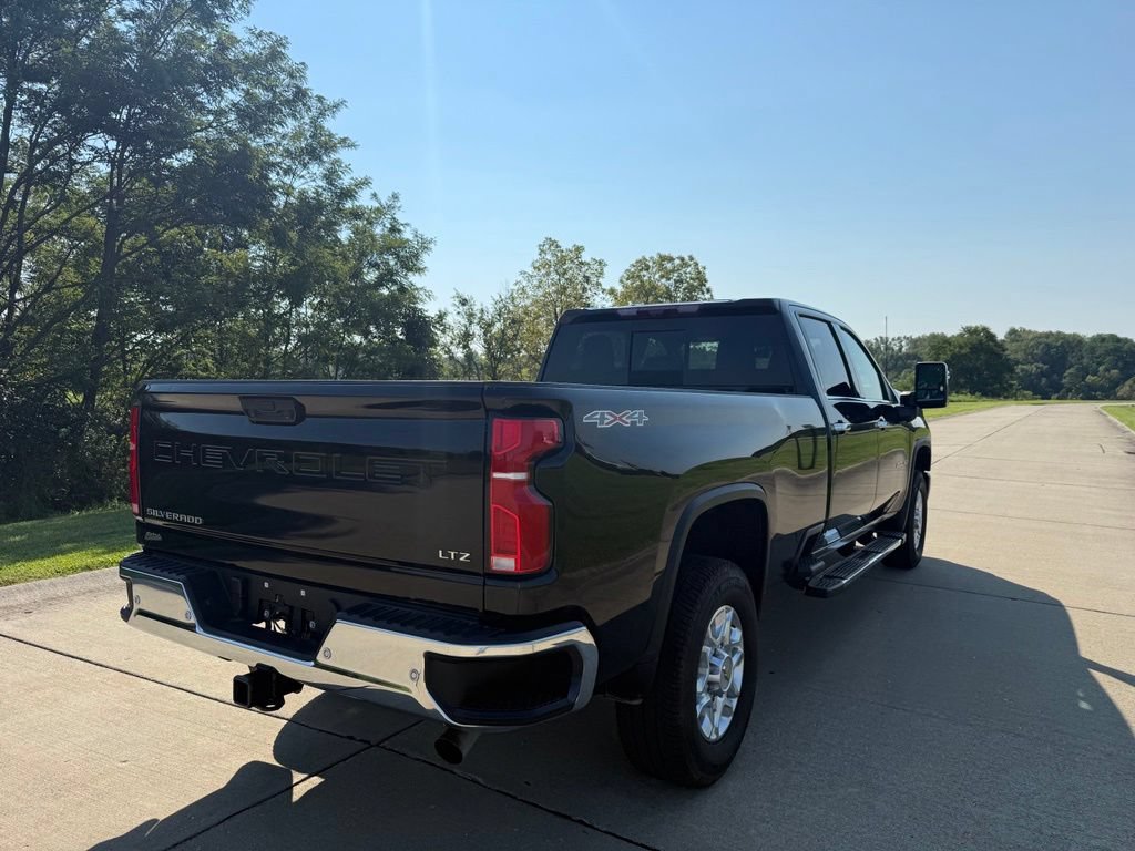 Used 2026 Chevrolet Silverado 2500 LTZ w/ LTZ Premium Package AWD/4WD image 3