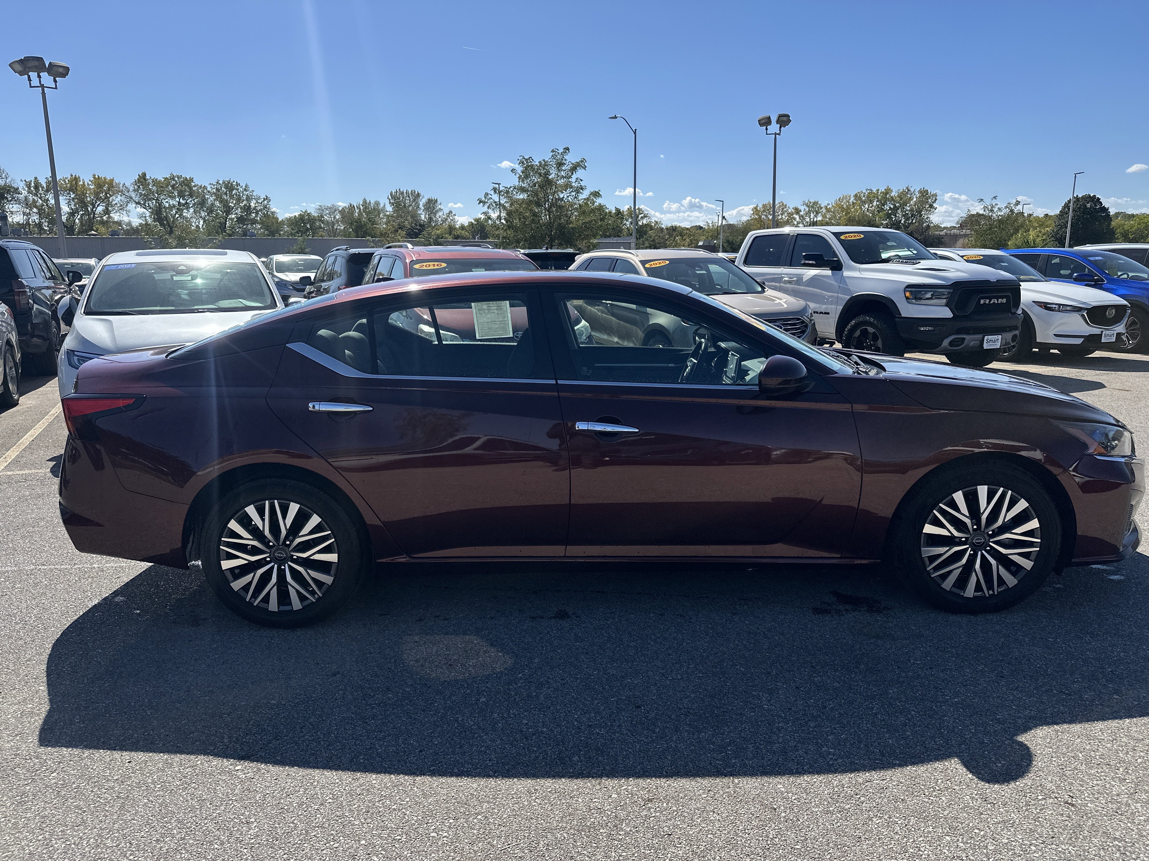 Used 2023 Nissan Altima 2.5 SV image 4