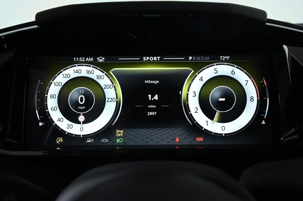 Used 2025 Aston Martin V8 Vantage Coupe image 7