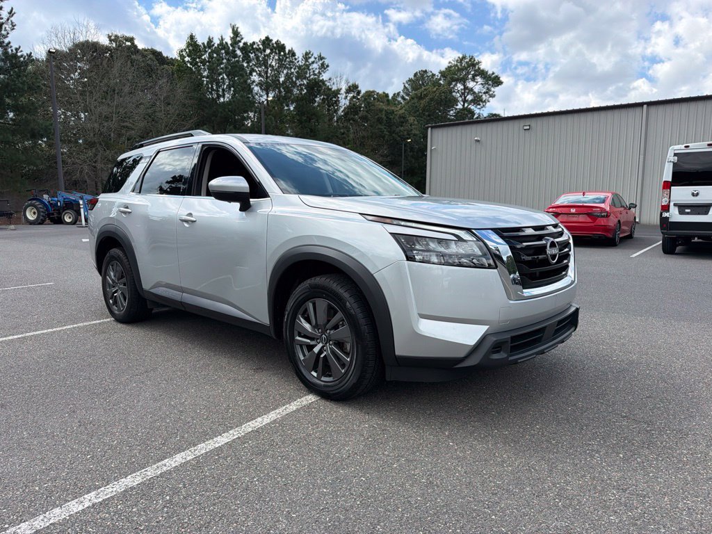 Used 2024 Nissan Pathfinder SV FWD image 4