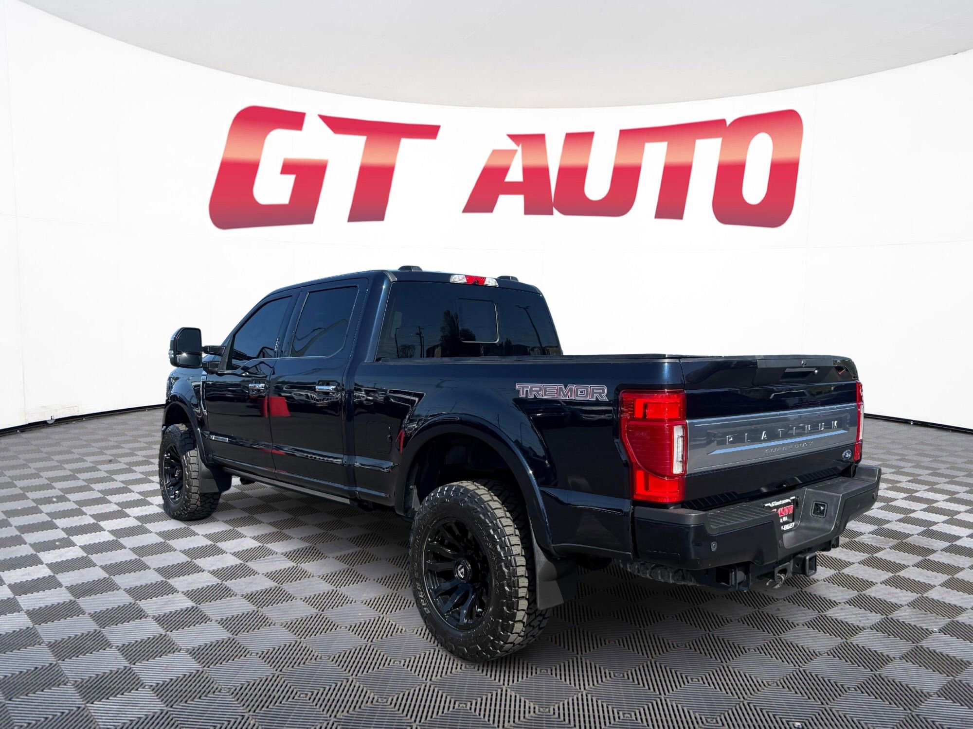Used 2021 Ford F350 Platinum w/ Tremor Off-Road Package AWD/4WD image 4