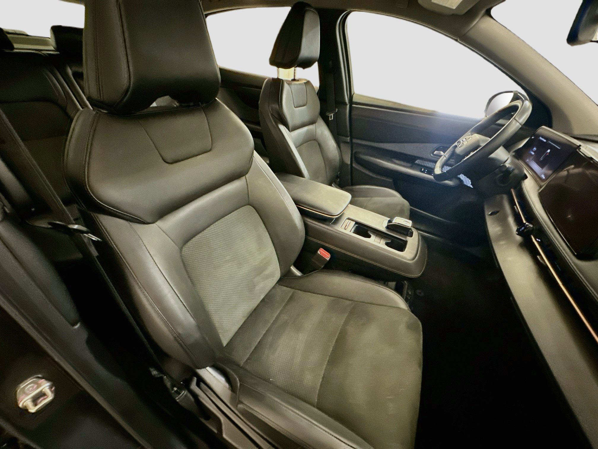 Used 2023 Nissan Ariya AWD image 32