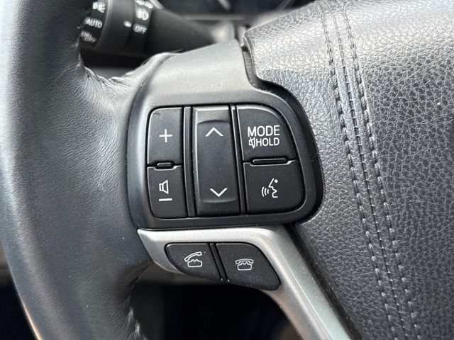 Used 2016 Toyota Highlander XLE AWD/4WD image 25