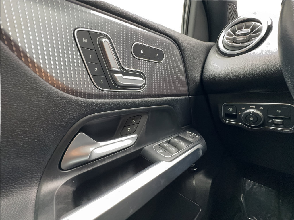 Used 2022 Mercedes-Benz EQB 300 4MATIC image 49