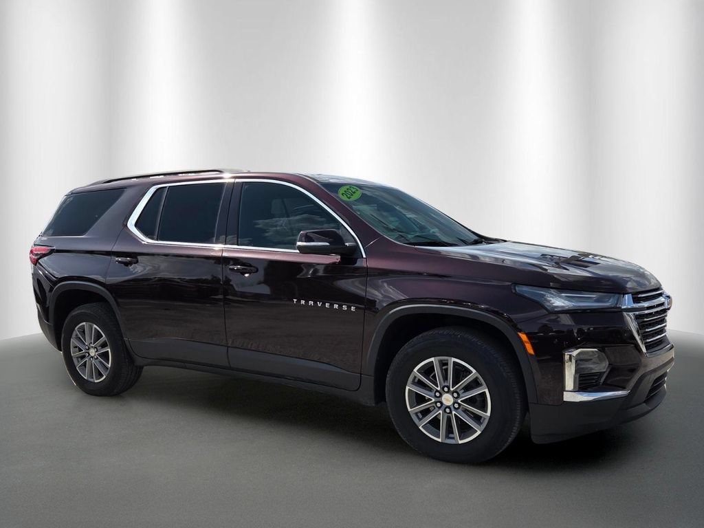 Used 2023 Chevrolet Traverse LT FWD image 2