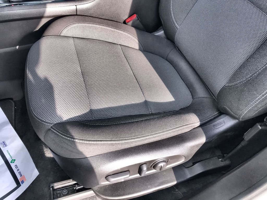 Used 2023 Chevrolet Traverse LT image 12