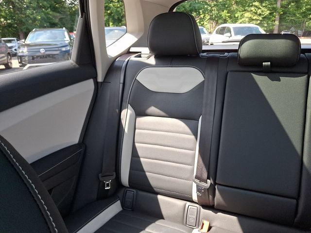 Certified 2025 Volkswagen Taos SEL AWD/4WD image 18